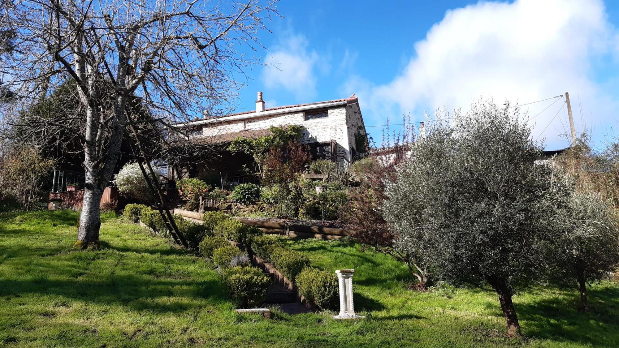 Au Coeur Des Loges Bed & Breakfast Saint-Bonnet-de-Bellac Exterior foto